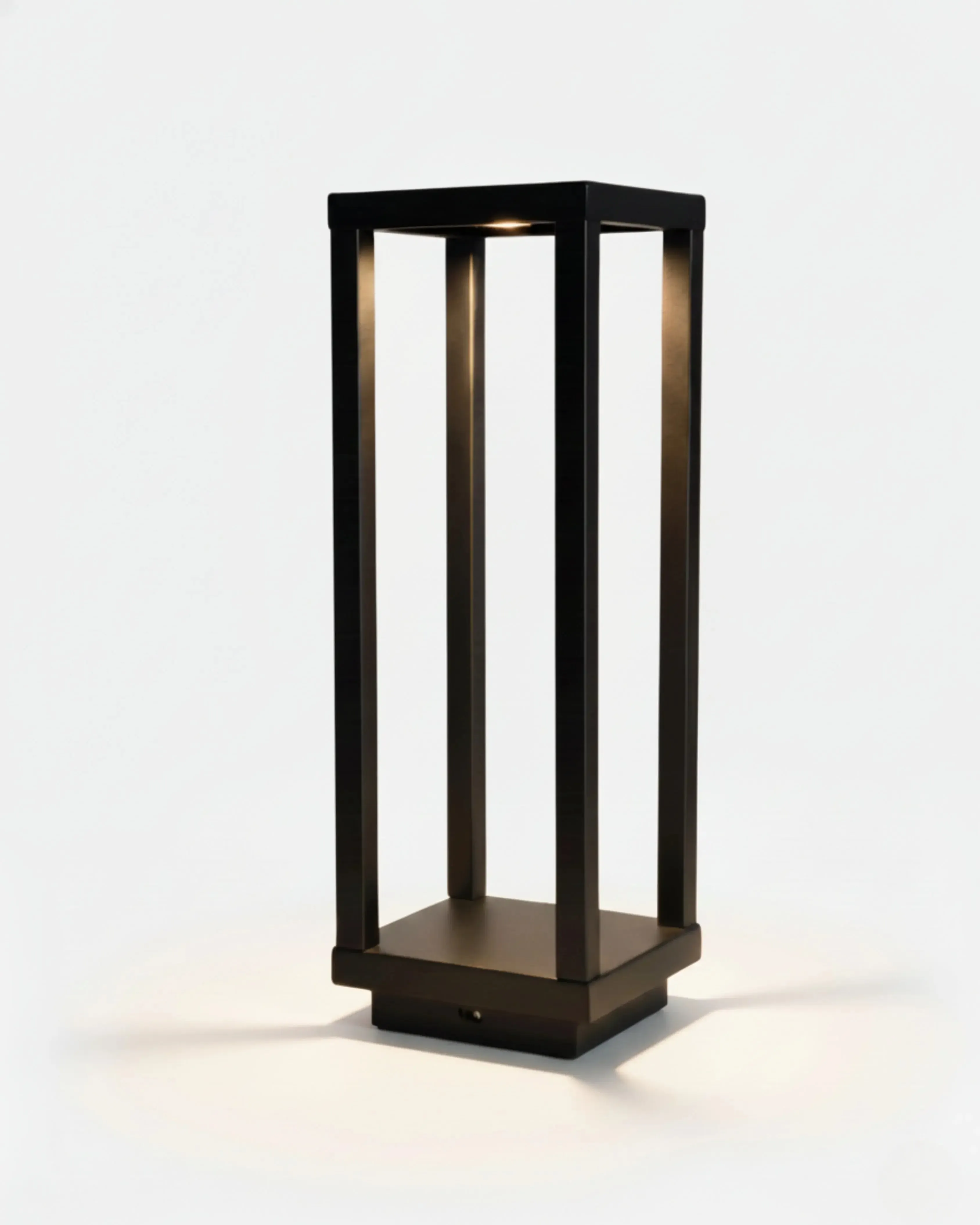 Cordless Table Lamp in Aluminum | Sora