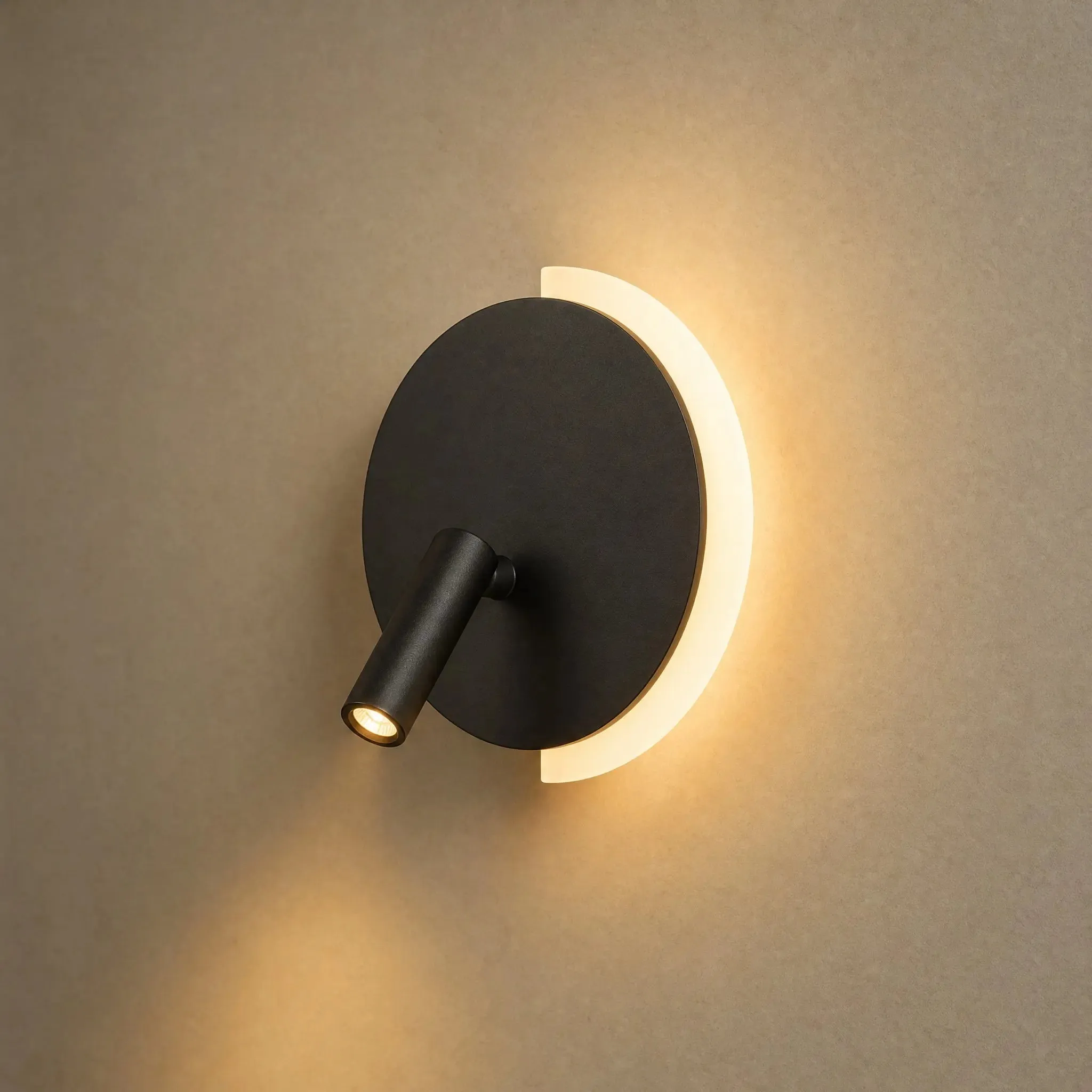 Wall Sconce with Pivoting Reading Spotlight | Falvetta