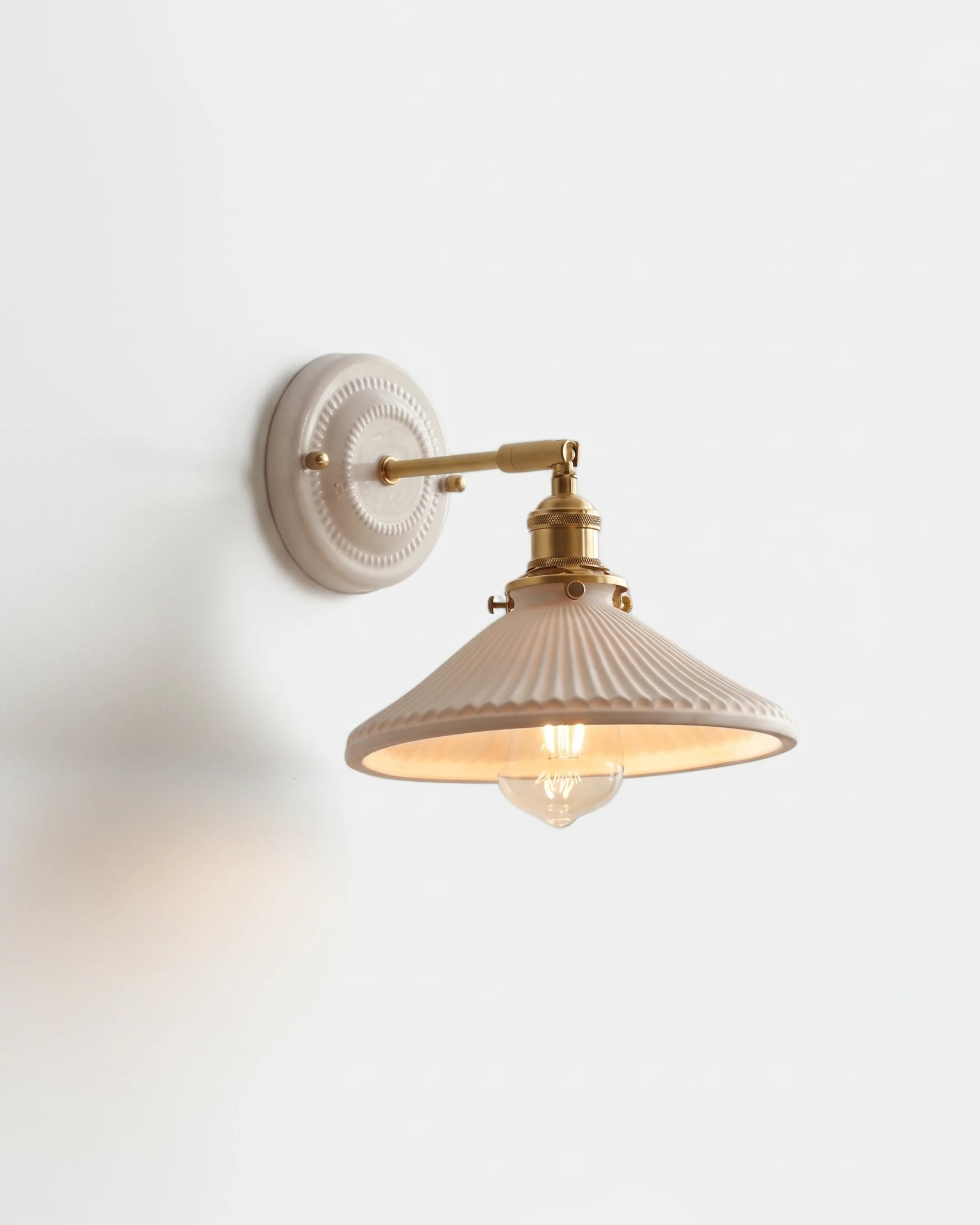 Wall Sconce Ceramic Pleated Brass | Celaine
